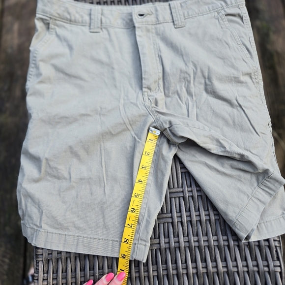 Magellan Outdoors Men's Size 32 Light Gray Chino Flat Front Shorts 9" Inseam - Picture 3 of 4